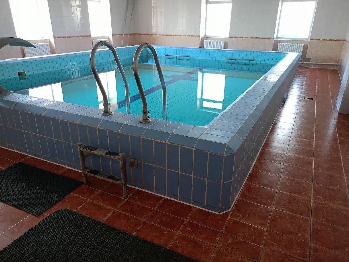 Чистка бассейна — после